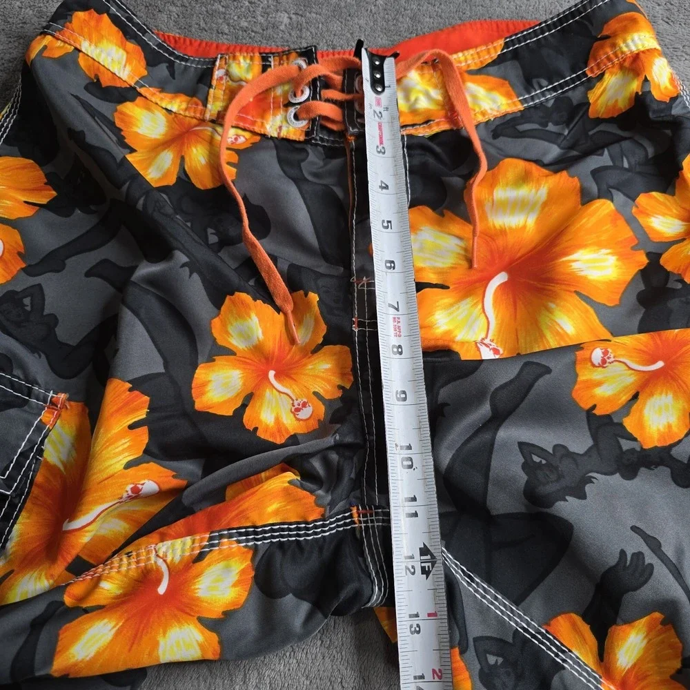 Billabong Floral Hibiscus Skull Pin Up Girl Boardshoarts Mens 33 (32) Orange